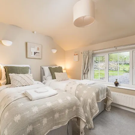 Central Malham Wellbeing Escape Hot Tub & Studio Exterior photo