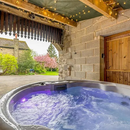 Central Malham Wellbeing Escape Hot Tub & Studio Exterior photo