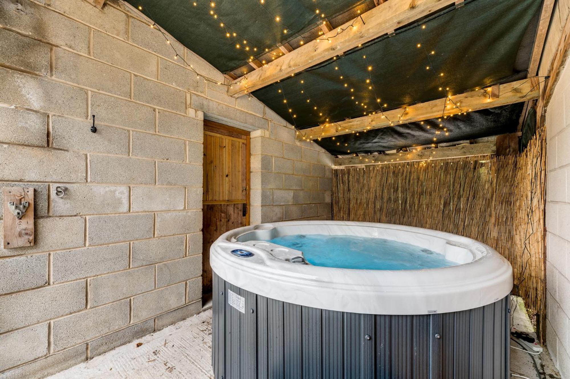 Holiday home Wellbeing Escape Hot Tub &