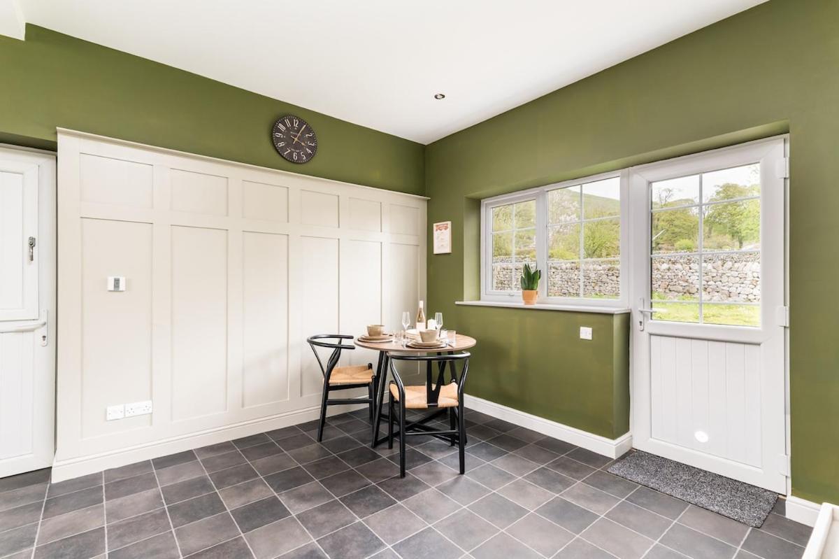 Wellbeing Escape Hot Tub & Malham